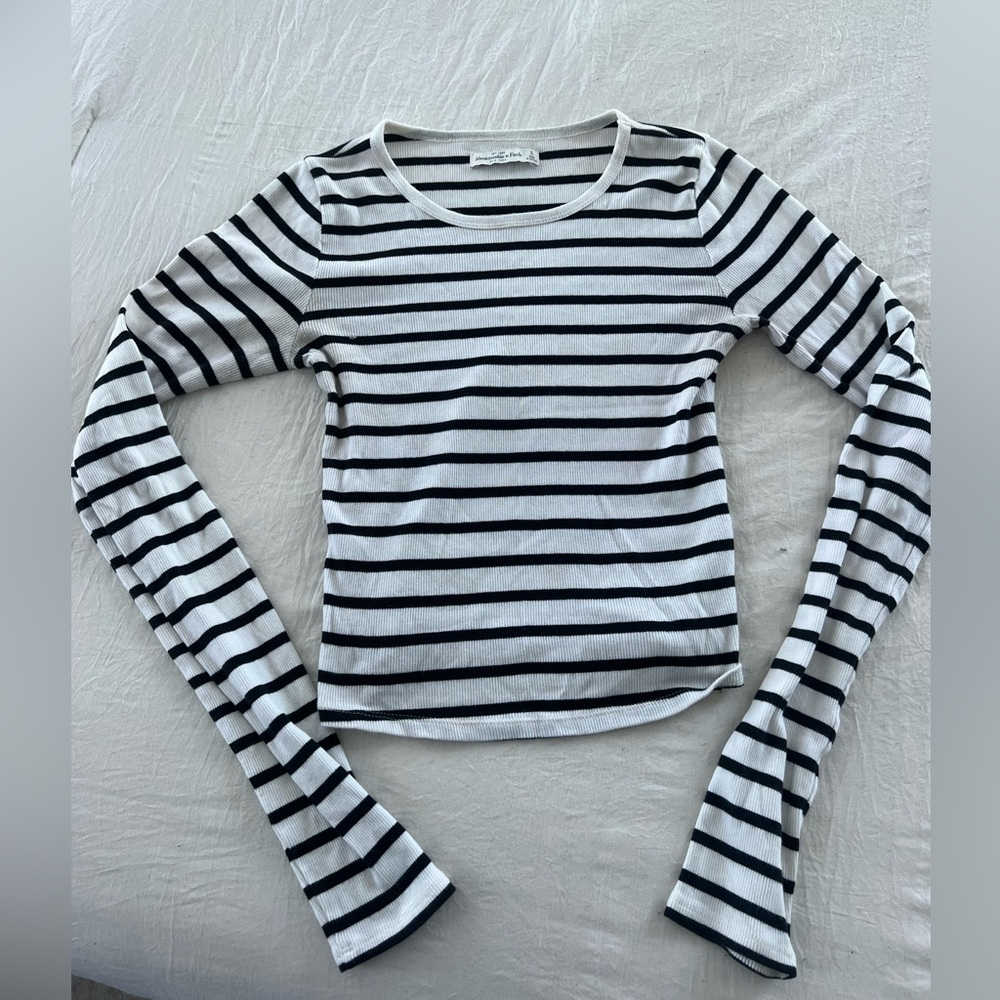 Abercrombie and Fitch black and white striped long sleeve top #stripes